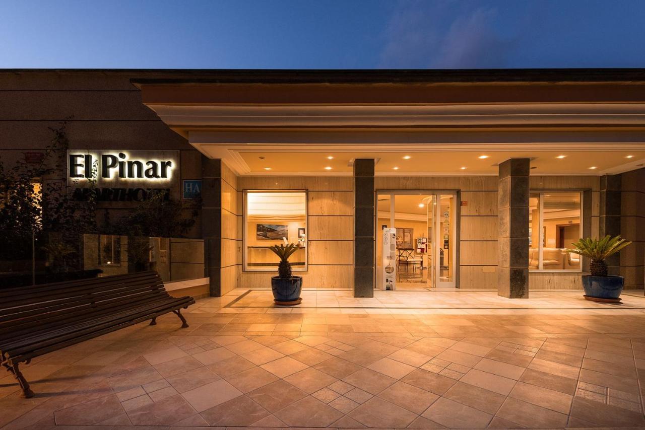 Hotel El Pinar Кала Лонга Екстериор снимка