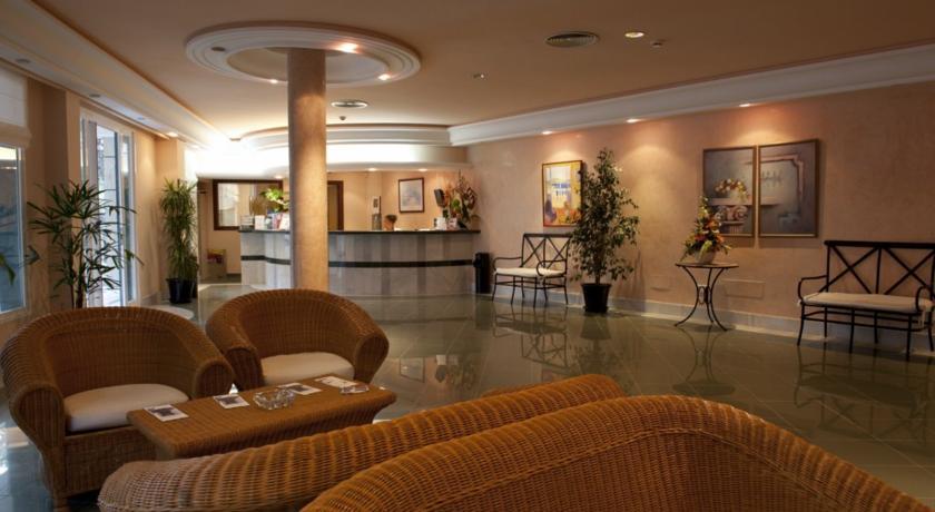 Hotel El Pinar Кала Лонга Екстериор снимка