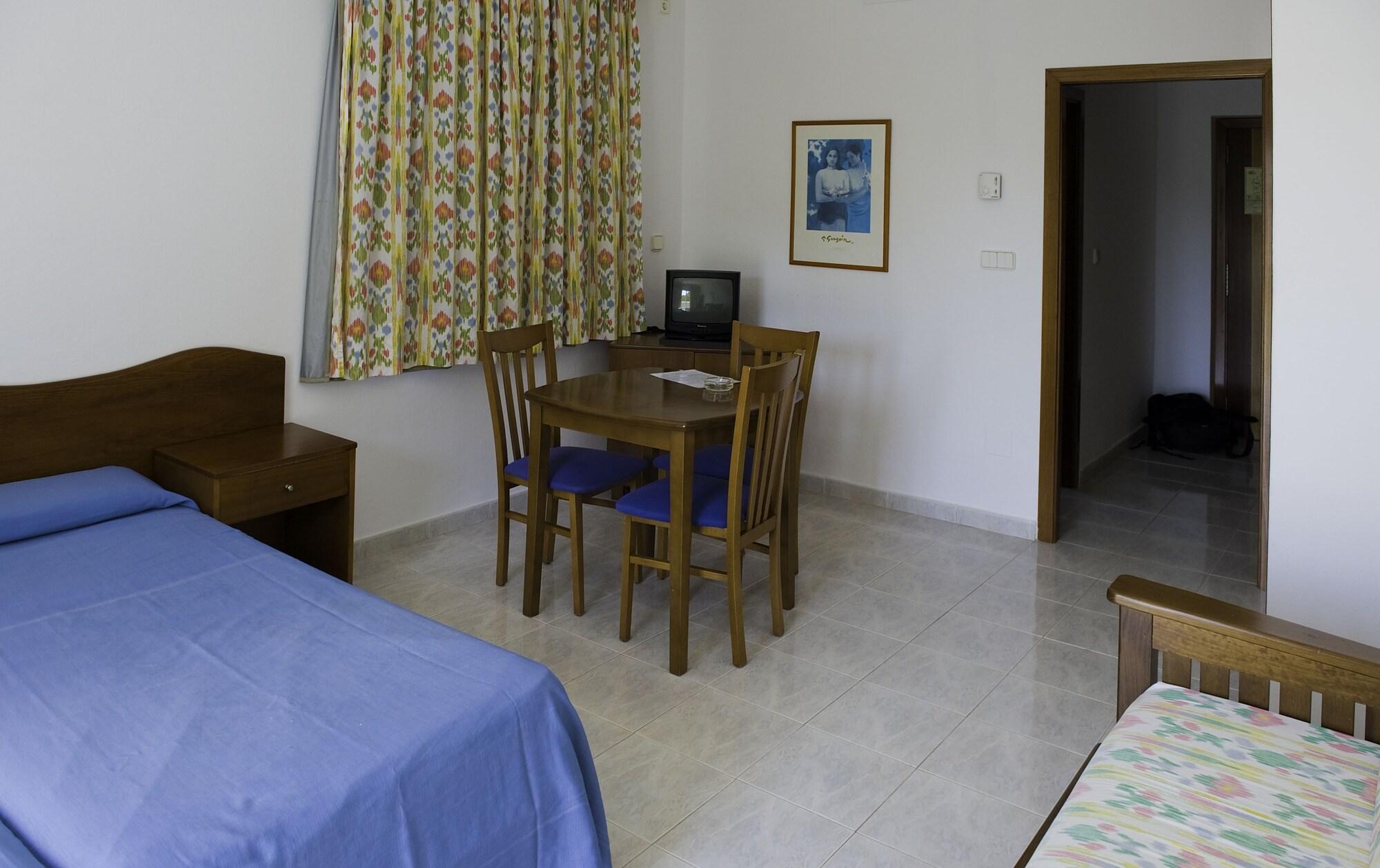 Hotel El Pinar Кала Лонга Екстериор снимка