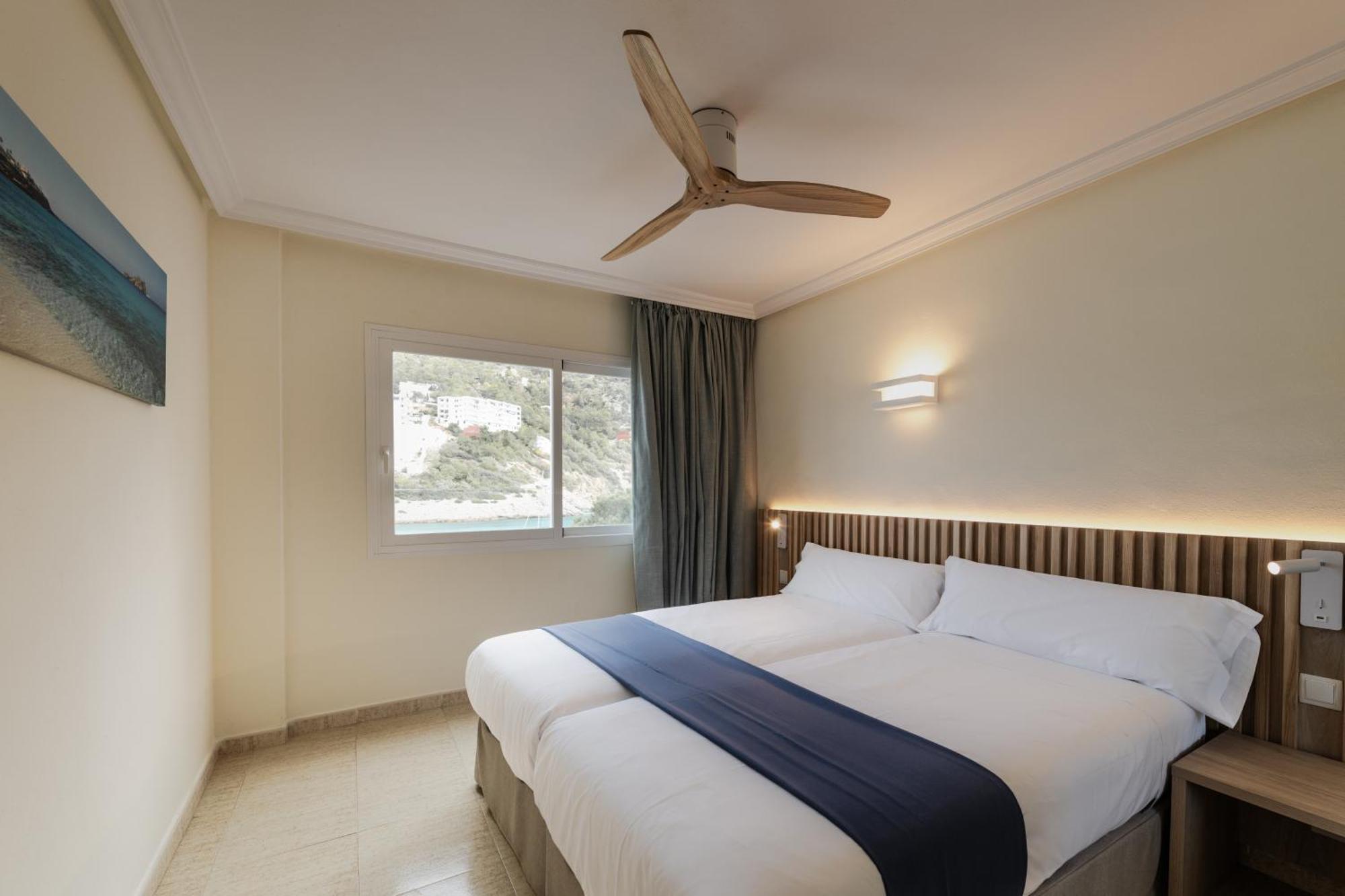 Hotel El Pinar Кала Лонга Екстериор снимка