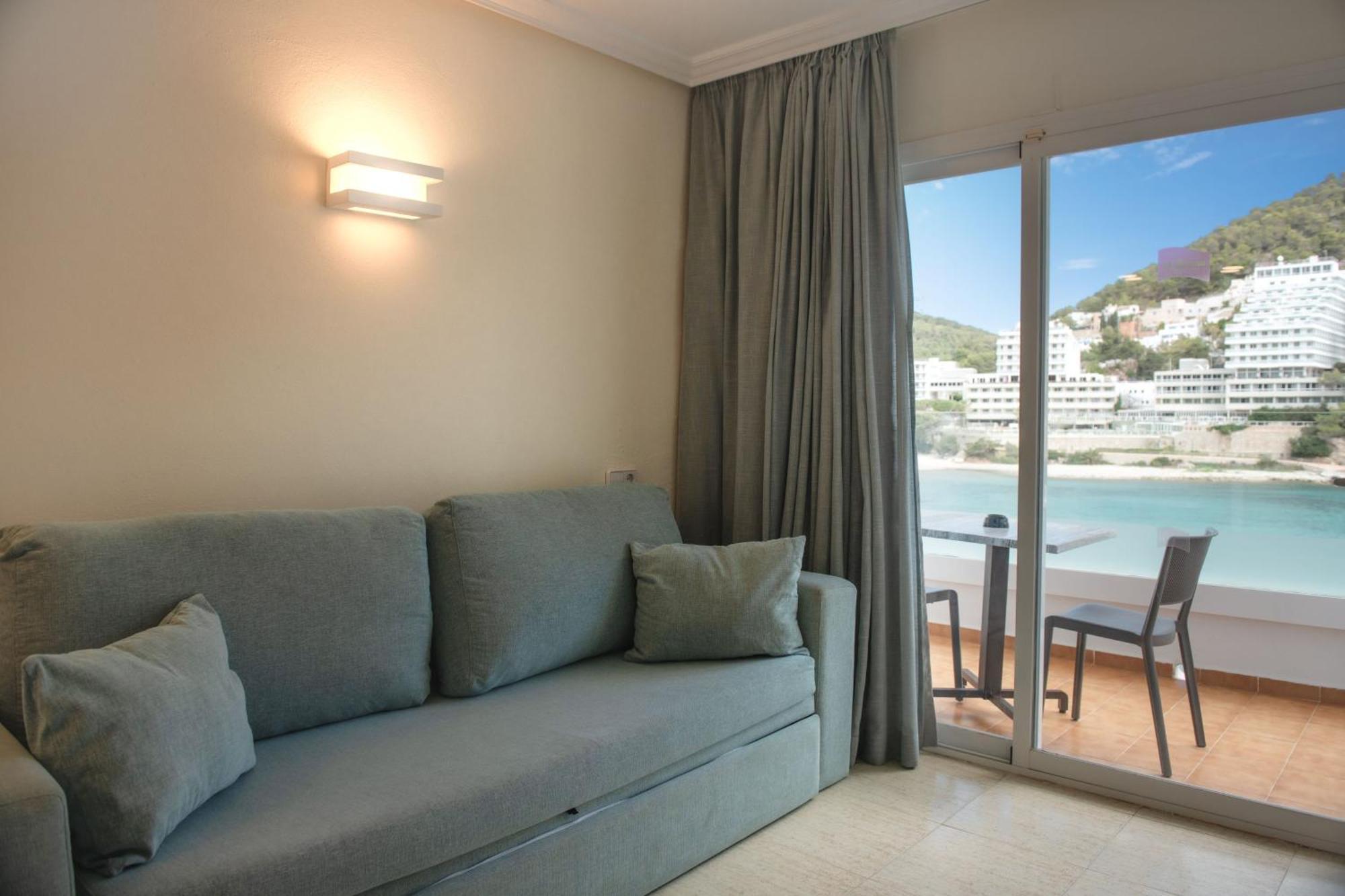 Hotel El Pinar Кала Лонга Екстериор снимка