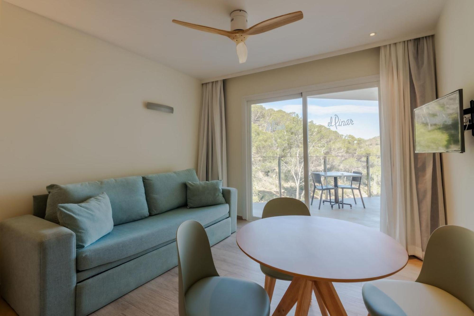 Hotel El Pinar Кала Лонга Екстериор снимка