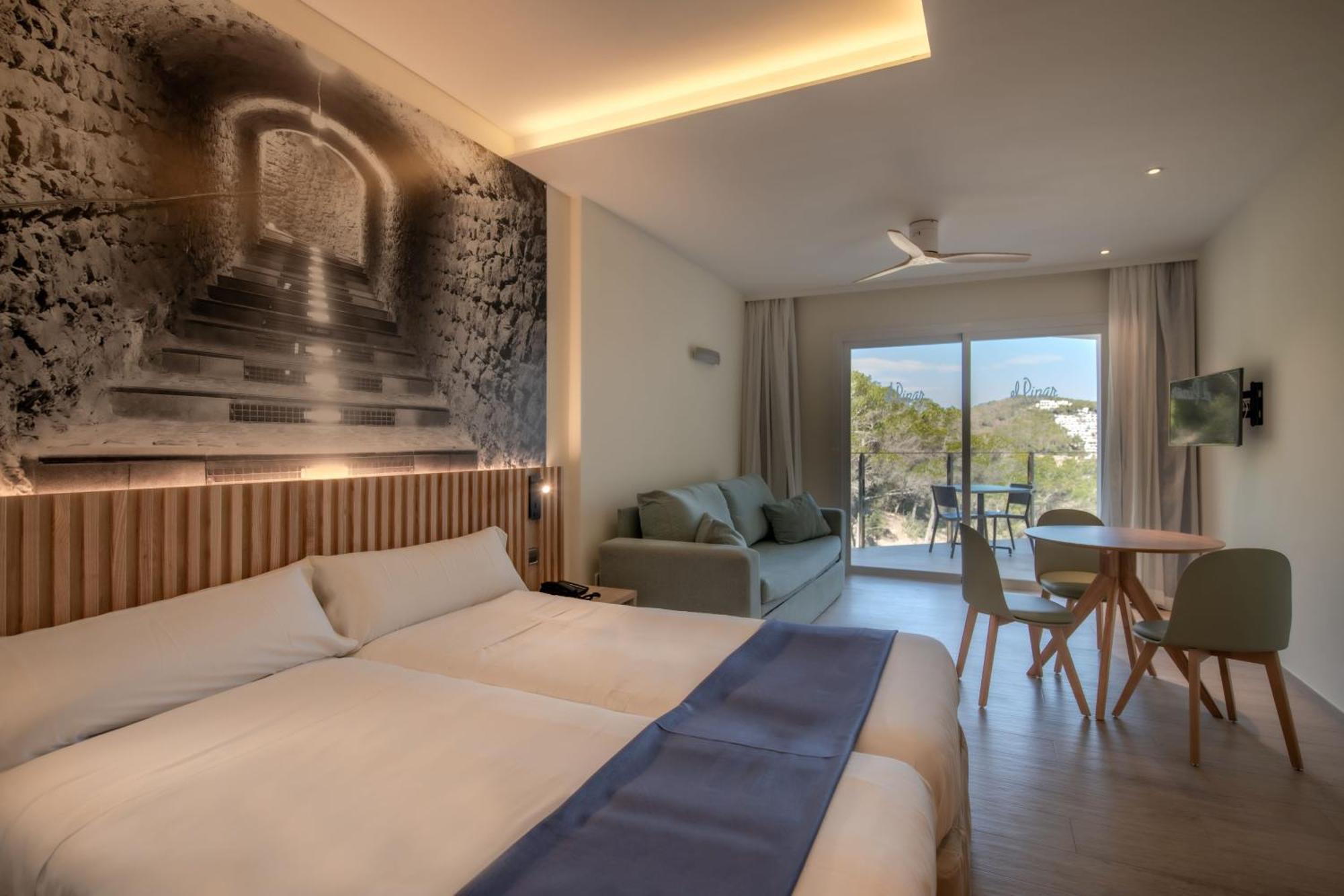 Hotel El Pinar Кала Лонга Екстериор снимка