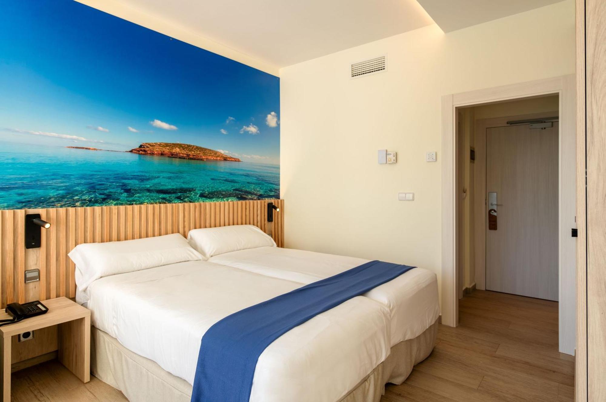 Hotel El Pinar Кала Лонга Екстериор снимка