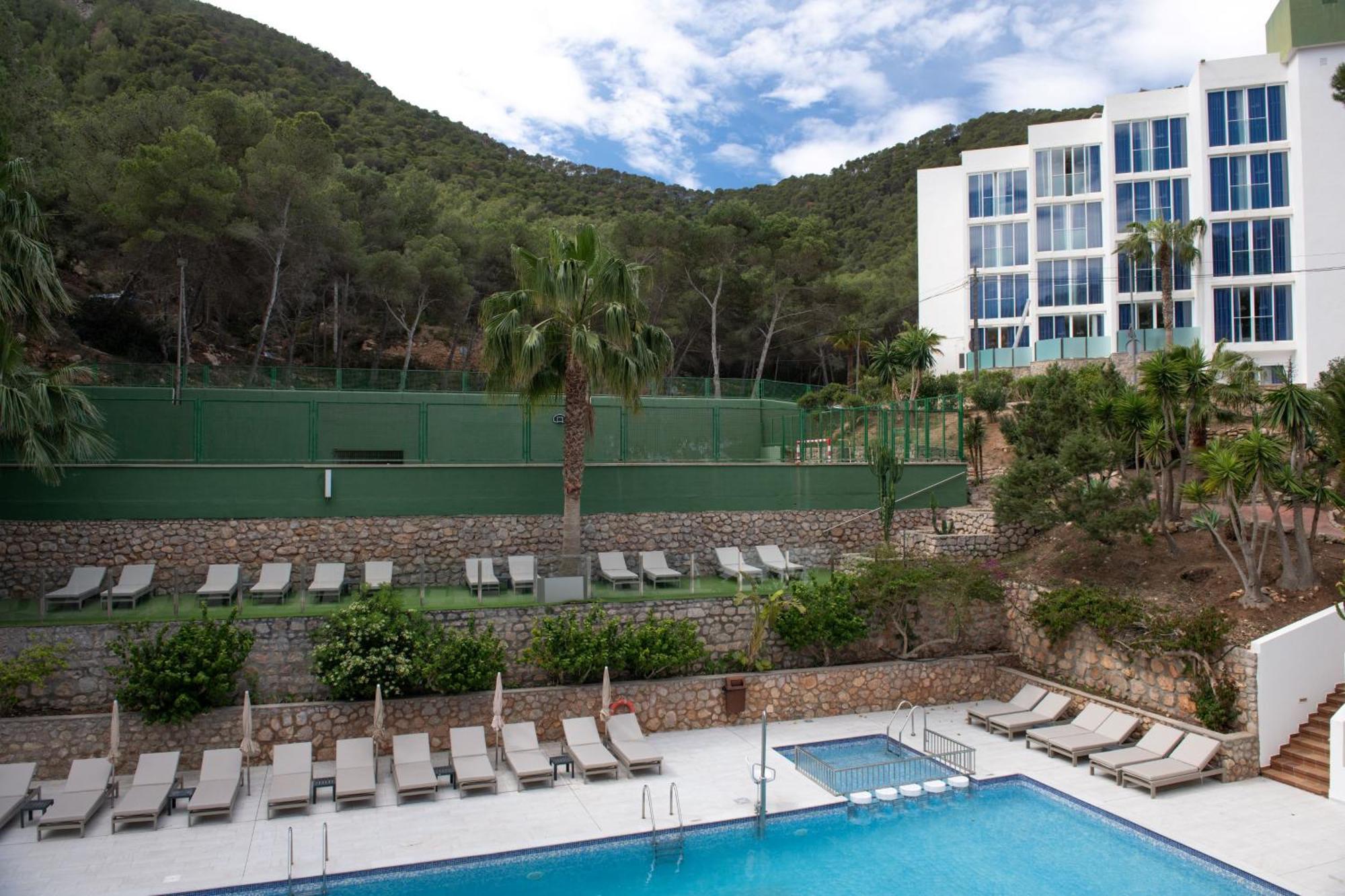 Hotel El Pinar Кала Лонга Екстериор снимка