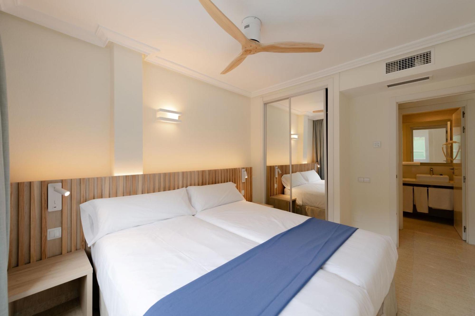 Hotel El Pinar Кала Лонга Екстериор снимка