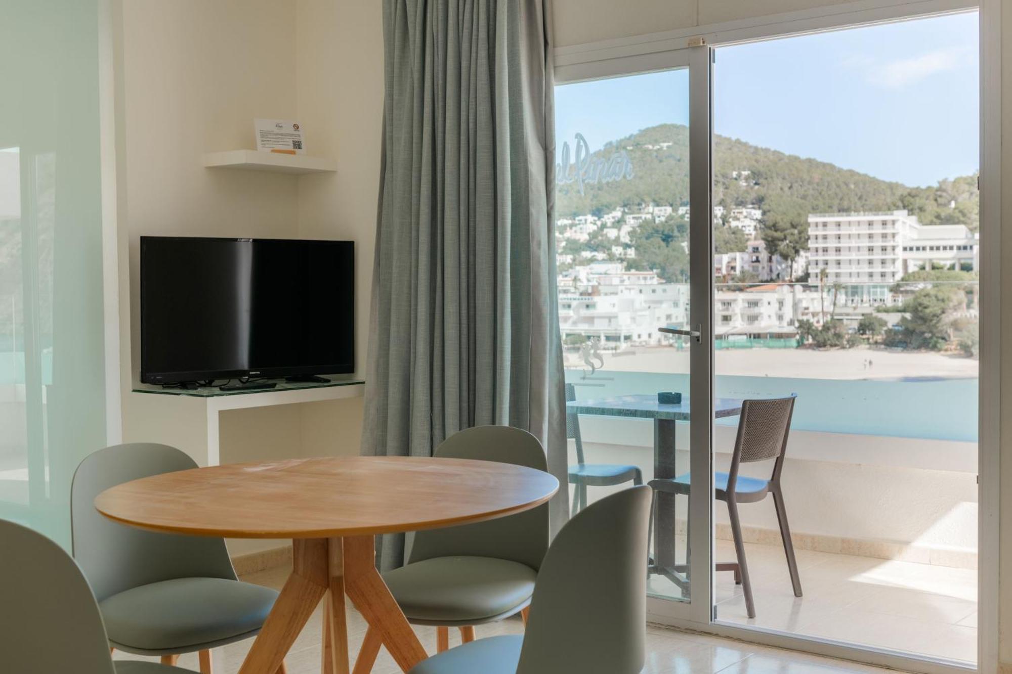 Hotel El Pinar Кала Лонга Екстериор снимка