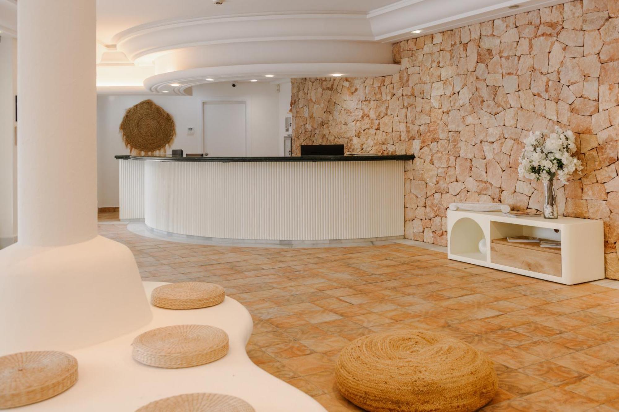 Hotel El Pinar Кала Лонга Екстериор снимка