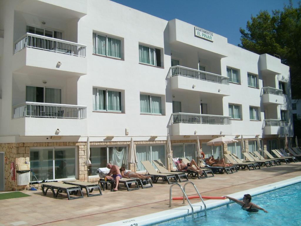 Hotel El Pinar Кала Лонга Екстериор снимка